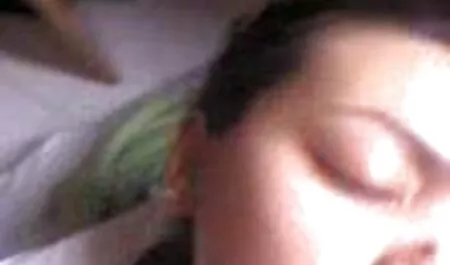 Schiavo ammanettato lecca massaggio porno hd la sua padrona figa