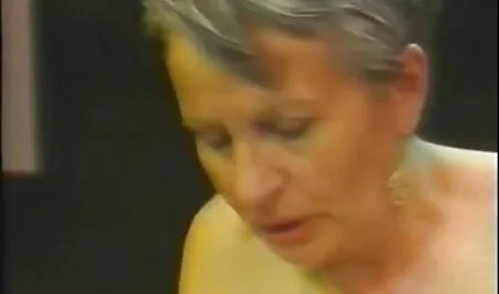 Profondo. Holly porno italiani in hd ed Evelyn fanno amicizia un passo avanti