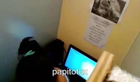 Ottiene la figa di Ariella in un regalo film hard in hd di Natale precoce!