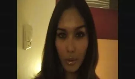 Studentessa Marica cammina per casa prima di filmporno hd masturbarsi