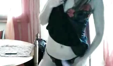 Massaggiato twink in pantaloncini ottiene Masturbazione con film erotic gratis la mano