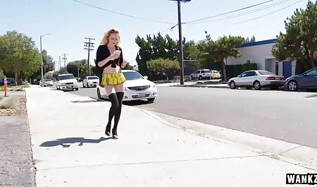 Segretario utilizza i piedi in collant e si occupa di spogliarello film erotic gratis per ottenere il lavoro fatto