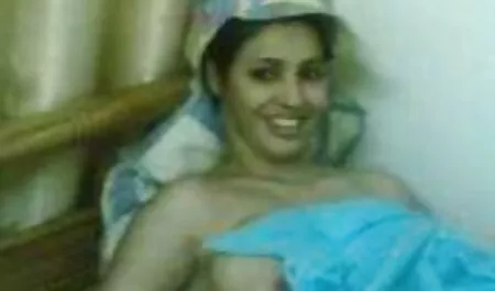 Ballerina di Bollywood nuotato video hard hd gratis in acqua