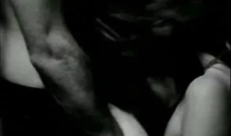 Guarda come lubrifico videoporno hd il mio corpo in questo sexy spogliarello