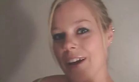 Mini 3d video porno di alta qualità babe fa sega con i piedi