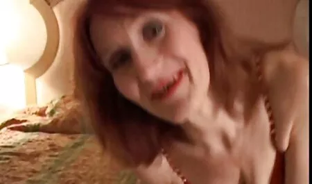 Dominatrice femminile Dom in completo vizionare filme xxl vestito di pelle indossa guanti lunghi