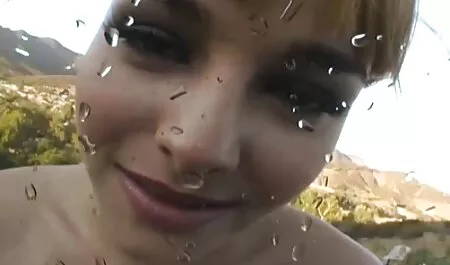 Busty Dilettanti Kira filme romanesti gratis e Holly giocare con dildo