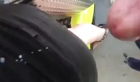 Scopa un uomo bianco eccitato tutto il video hard hd giorno