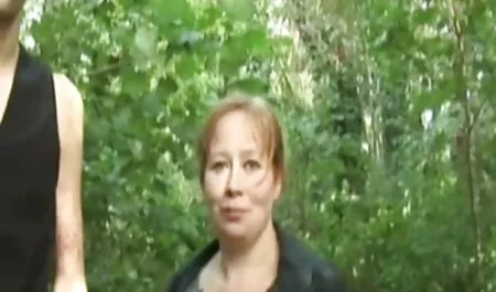 Cazzo procace petite asiatica dietro i cespugli filmporno hd