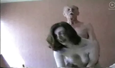 Ebano strofina la film porno alta qualita figa al lavoro