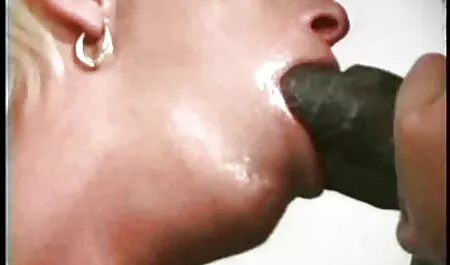 Giovane bionda lesbica film porno gratis in hd scopa passo con il suo grosso cazzo