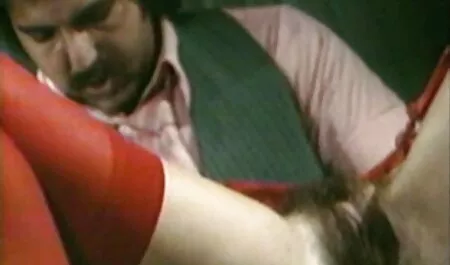 POVD videoporno in hd gratis - cute esibizionista mostra Upskirt in POV video