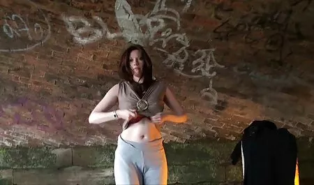 Le tette film porno in hd di Amelia Skye scopano, succhiano e cavalcano un grosso cazzo